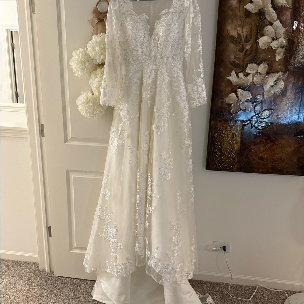Ivory Floral Lace Dress size 8